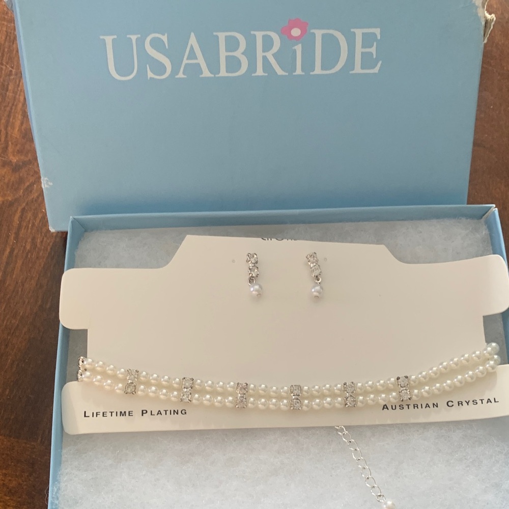 Pearl and Crystal Earrings & Chocker Necklace
